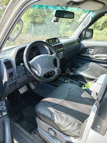 Toyota Land Cruiser Prado-13