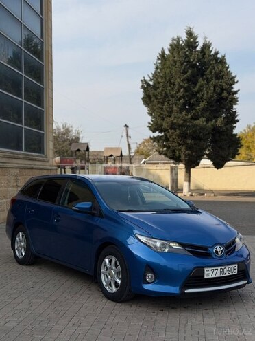 Toyota Auris 2015, 180,671 km - 1.4 l - Tovuz