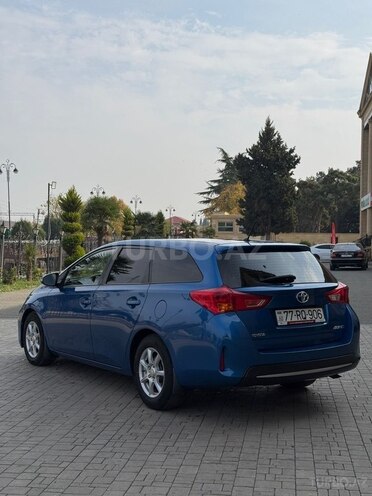 Toyota Auris 2015, 180,671 km - 1.4 l - Tovuz
