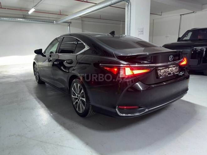 Lexus ES 300h-7