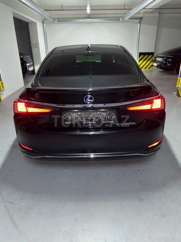 Lexus ES 300h-6