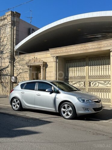 Opel Astra 2011, 193,754 km - 1.4 l - Gəncə
