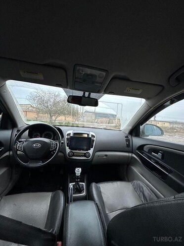 Kia  2008, 302,000 km - 1.6 l - Bakı