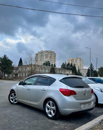 Opel Astra 2011, 193,754 km - 1.4 l - Gəncə