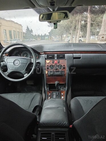 Mercedes E 230 1995, 385,000 km - 2.3 l - Bakı
