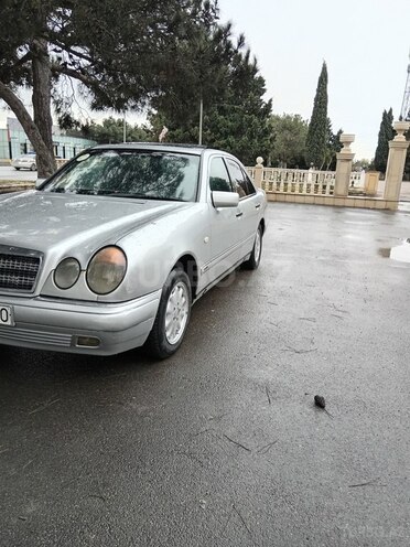 Mercedes E 230 1995, 385,000 km - 2.3 l - Bakı