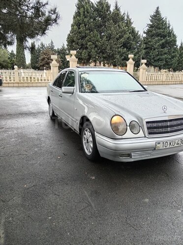 Mercedes E 230 1995, 385,000 km - 2.3 l - Bakı