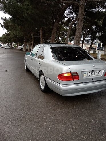 Mercedes E 230 1995, 385,000 km - 2.3 l - Bakı
