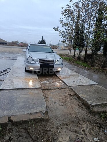 Mercedes E 220 1997, 785,588 km - 2.2 l - Salyan