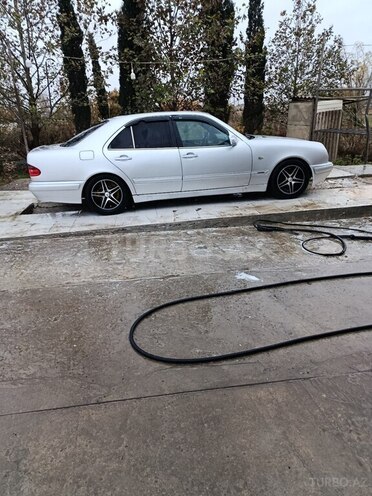Mercedes E 220 1997, 785,588 km - 2.2 l - Salyan