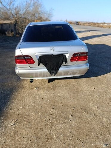 Mercedes E 220 1997, 785,588 km - 2.2 l - Salyan