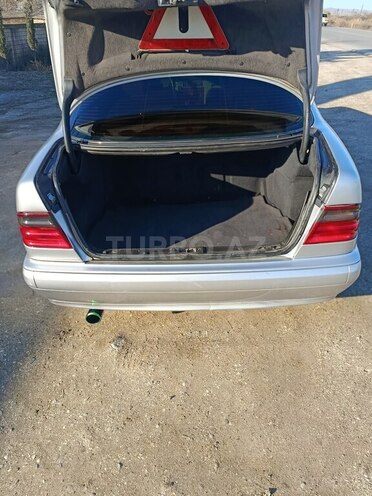 Mercedes E 220 1997, 785,588 km - 2.2 l - Salyan