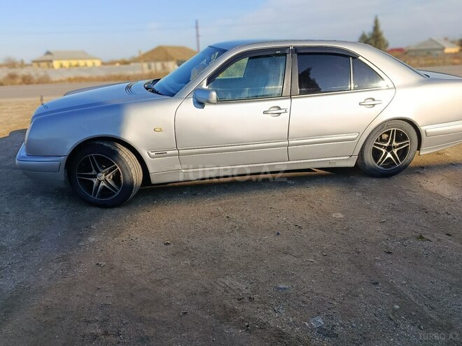 Mercedes E 220 1997, 785,588 km - 2.2 l - Salyan