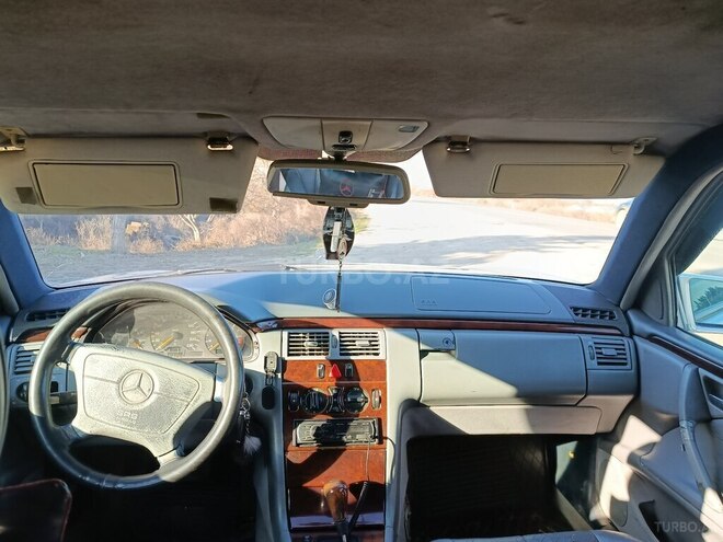 Mercedes E 220 1997, 785,588 km - 2.2 l - Salyan