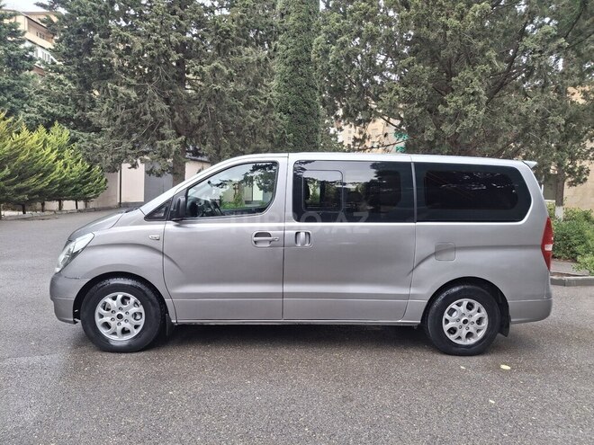 Hyundai H-1-2
