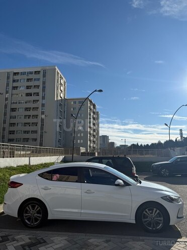 Hyundai Avante 2015, 240,000 km - 1.6 л - Bakı
