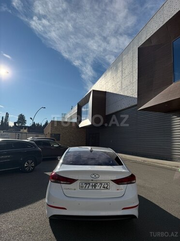 Hyundai Avante 2015, 240,000 km - 1.6 л - Bakı