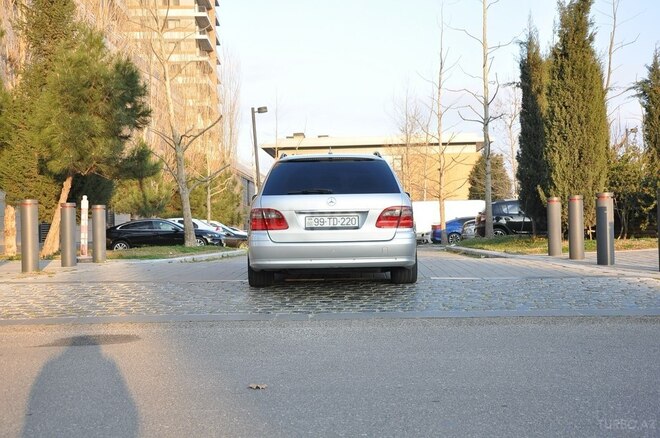 Mercedes E 220 2007, 382,000 km - 2.2 l - Bakı