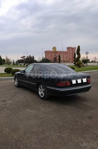 Mercedes E 300 1995, 245,455 km - 3.0 л - Samux