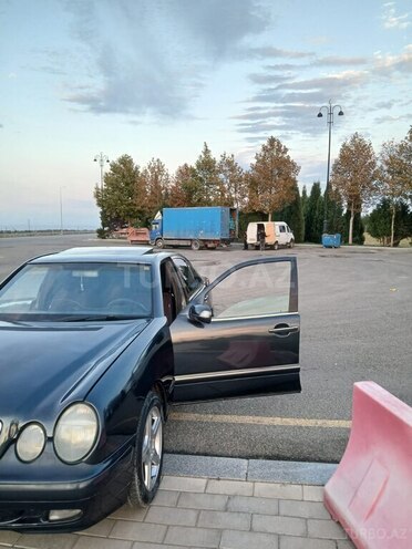 Mercedes E 300 1995, 245,455 km - 3.0 л - Samux