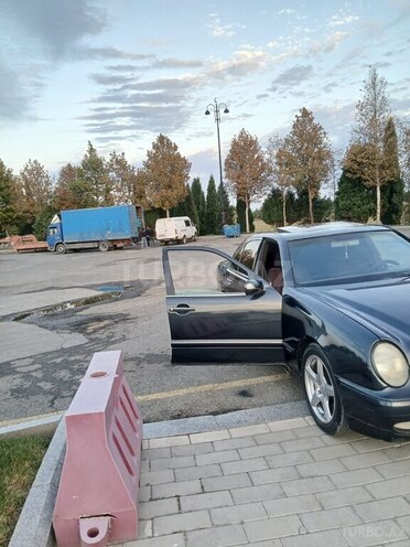 Mercedes E 300 1995, 245,455 km - 3.0 л - Samux
