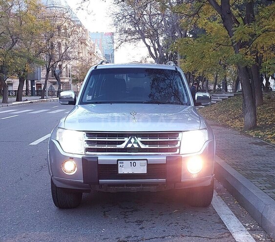 Mitsubishi Pajero 2011, 222,500 km - 3.5 л - Bakı