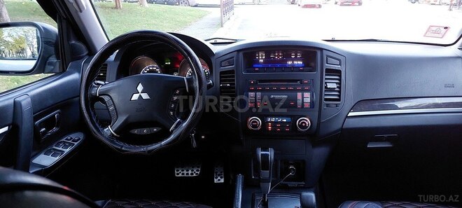 Mitsubishi Pajero 2011, 222,500 km - 3.5 л - Bakı