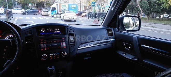 Mitsubishi Pajero 2011, 222,500 km - 3.5 л - Bakı