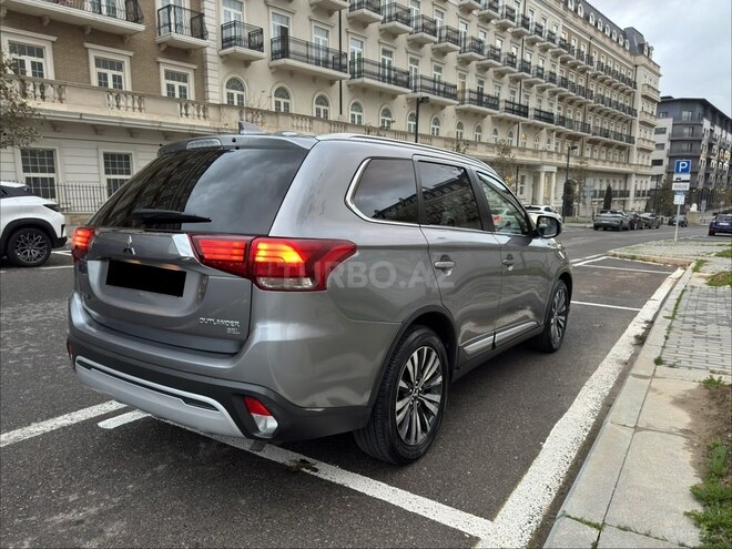 Mitsubishi Outlander-8
