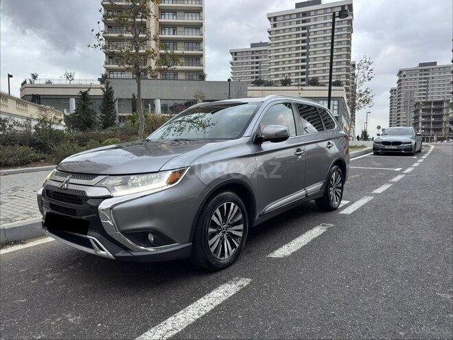 Mitsubishi Outlander-1