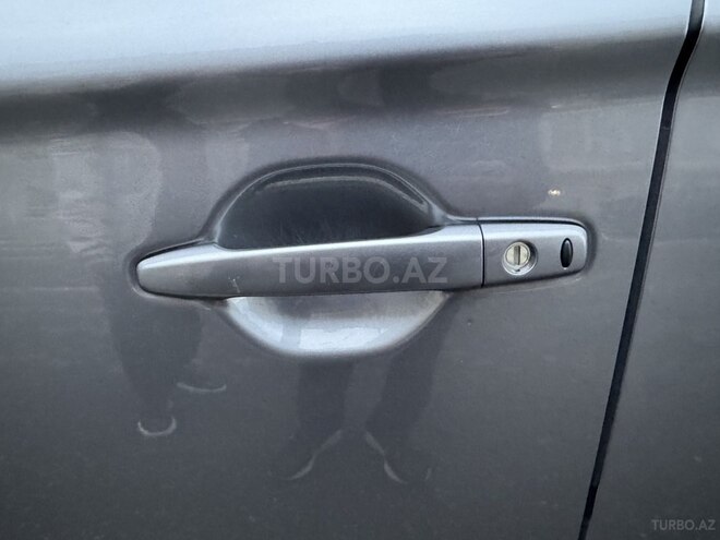 Mitsubishi Outlander-21