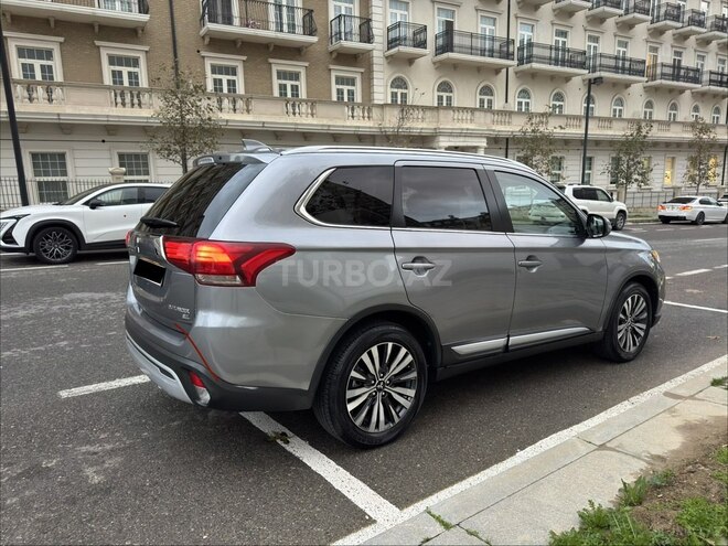 Mitsubishi Outlander-9