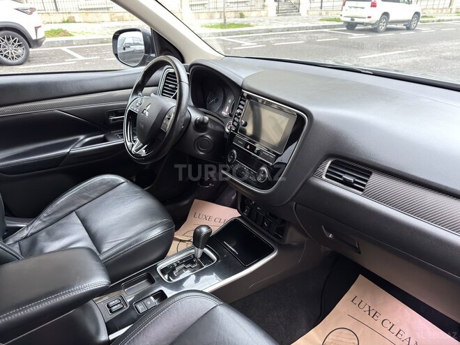 Mitsubishi Outlander-14