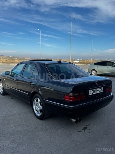 Mercedes E 230-6