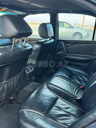 Mercedes E 230-10