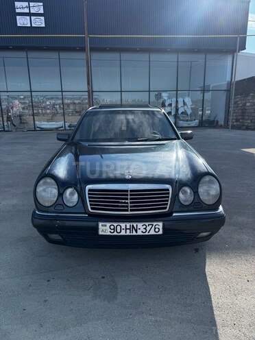 Mercedes E 230-5
