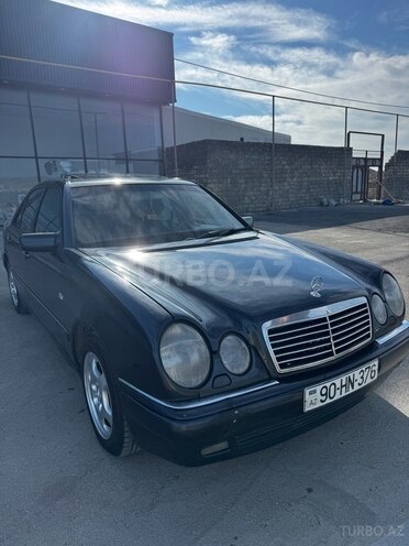 Mercedes E 230-1