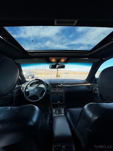 Mercedes E 230-9