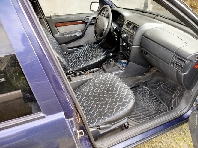 Opel Vectra 1995, 560,000 km - 1.8 l - Zaqatala
