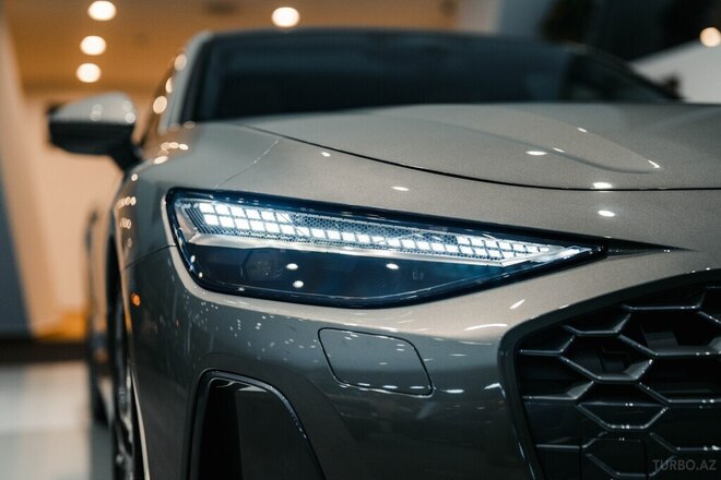 Audi A6-4