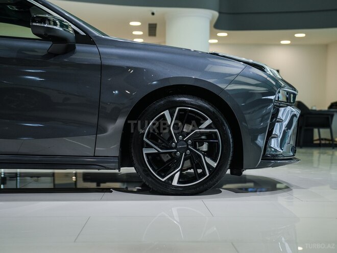 Lynk & Co 03-12