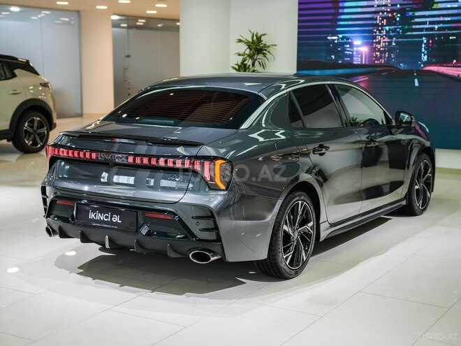 Lynk & Co 03-4