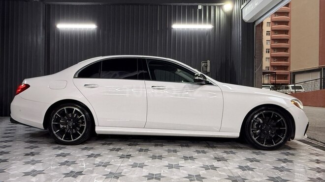 Mercedes E 300-7