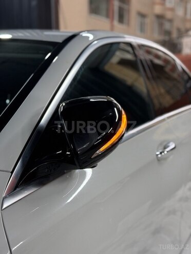 Mercedes E 300-9