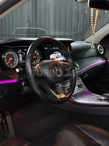 Mercedes E 300-10
