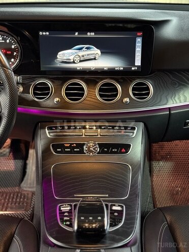Mercedes E 300-17