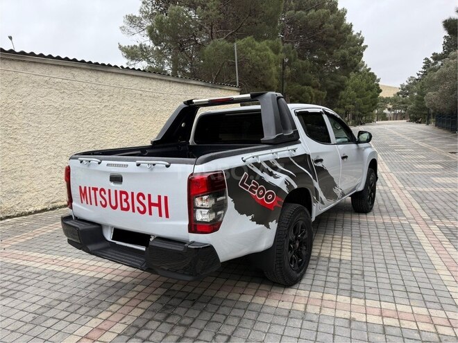 Mitsubishi L200 2020, 155,000 km - 2.4 l - Bakı