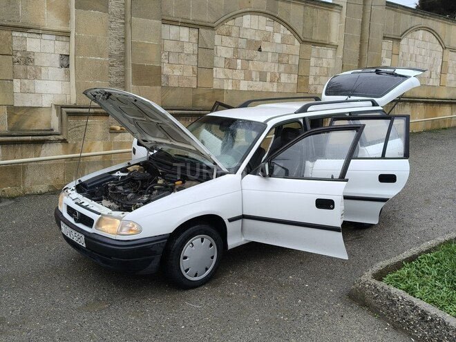 Opel Astra 1994, 374,000 km - 1.6 l - Bakı