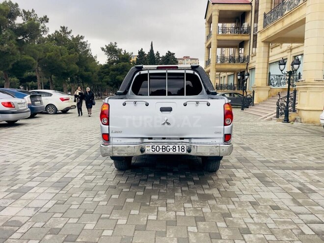 Mitsubishi L200 2013, 265,000 km - 2.5 l - Bakı