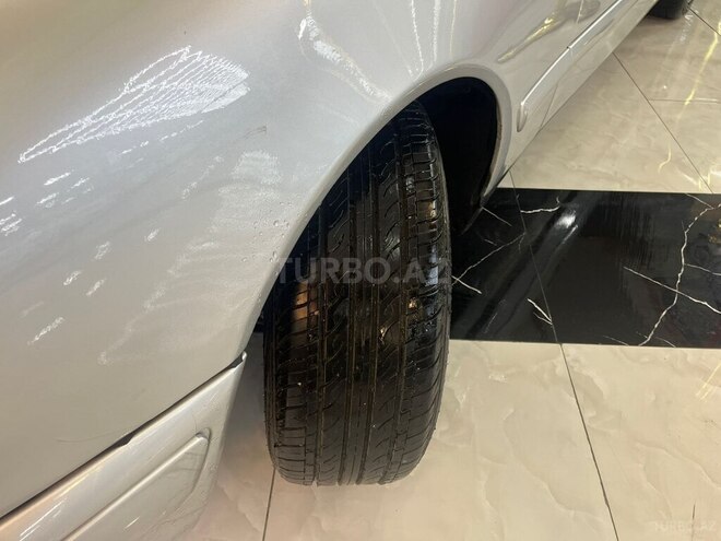 Mercedes E 220-3